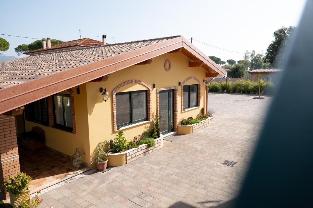 Agriturismo Casa Chiara Villa Латина Екстериор снимка